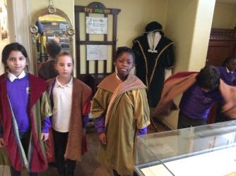 HPA_Philip_Lane's tweet image. Last week, Year 3 had a fabulous day out at Bruce castle. They got to explore the castle and the lovely portraits of Georgian Britain. They also attended a workshop to explore real stone age tools from Prehistoric Britain.
#HPAPLYear3 #HPAPLHistory #HPAPLTrips
