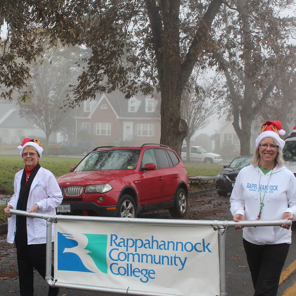 rappahannock_cc's tweet photo. Scenes from the West Point Christmas Parade. #rccfall https://t.co/dWrV7UwN1V