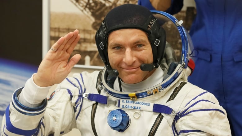 RobertaBondar's tweet image. WELCOME @Astro_DavidS to the rarified realm of space. On the ground and in the air working with you on @RBondarFdn migratory bird project Avian Migration Aerial Surface Space @AMASSresearch #AMASSflight @RamsarConv #DavidSaintJacques #ISS @csa_asc @NASA_Johnson @UNEnvironment