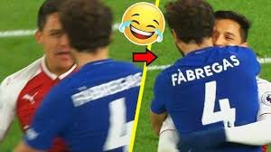 cq34936's tweet photo. tôi cứ tưởng 2 anh chàng này phải lao vào choảng nhau chứ 💖#followback #funny #funnyfootball https://t.co/FocpyTA4UP