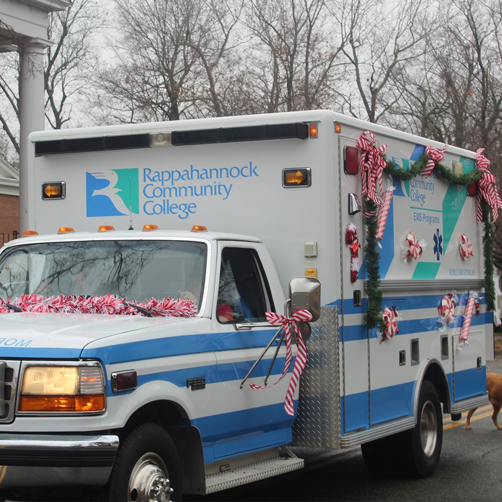 rappahannock_cc's tweet photo. Scenes from the West Point Christmas Parade. #rccfall https://t.co/6AXspoByvM