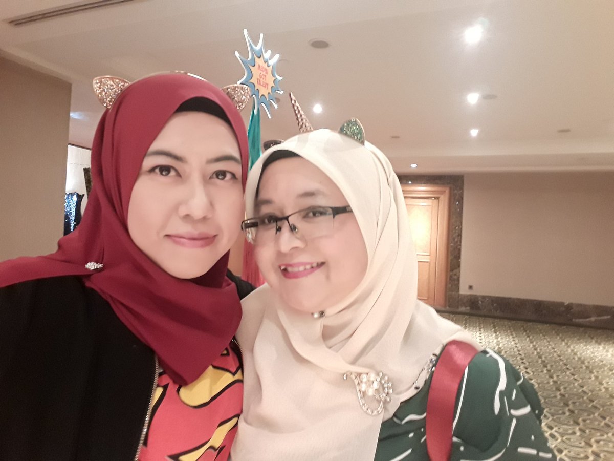 haliza82's tweet photo. With my kakak sayang @Lialilis1 #medianightkkrKL #medianightkkrKL2018 
#AnugerahMediaPembinaan2018
#AMP2018 
@CITP_Malaysia 
@CIDBMALAYSIA1 https://t.co/hi9MzY9CBJ