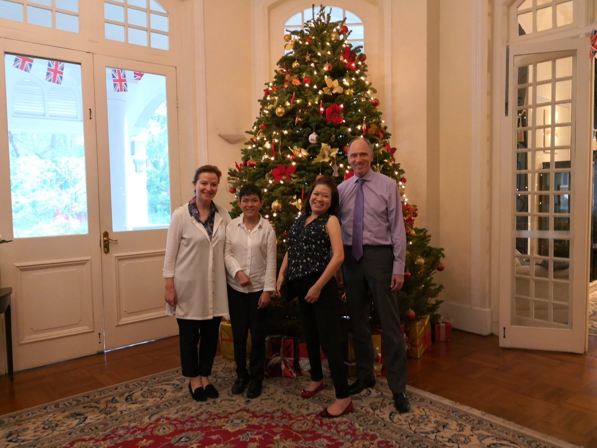 UKinSingapore's tweet image. @HCScottinSG &amp;amp; Mrs Wightman had an eye-opening conversation w/ #Bizlink&apos;s representatives on their work to support people w/ disabilities whilst challenging stereotypes &amp;amp; encouraging closer interaction btwn abled &amp;amp; disabled people. #IDPD2018