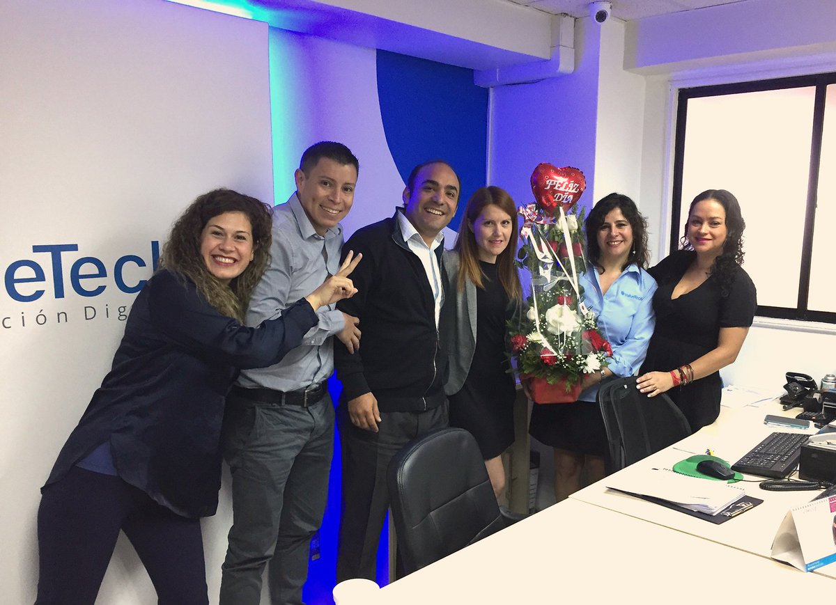 ValuetechChile's tweet photo. Hoy celebrando el día de la secretaria!!! 💐🎉💐🎉
#DiaDeLaSecretaria #FelizLunes https://t.co/mmIQBtEvbg