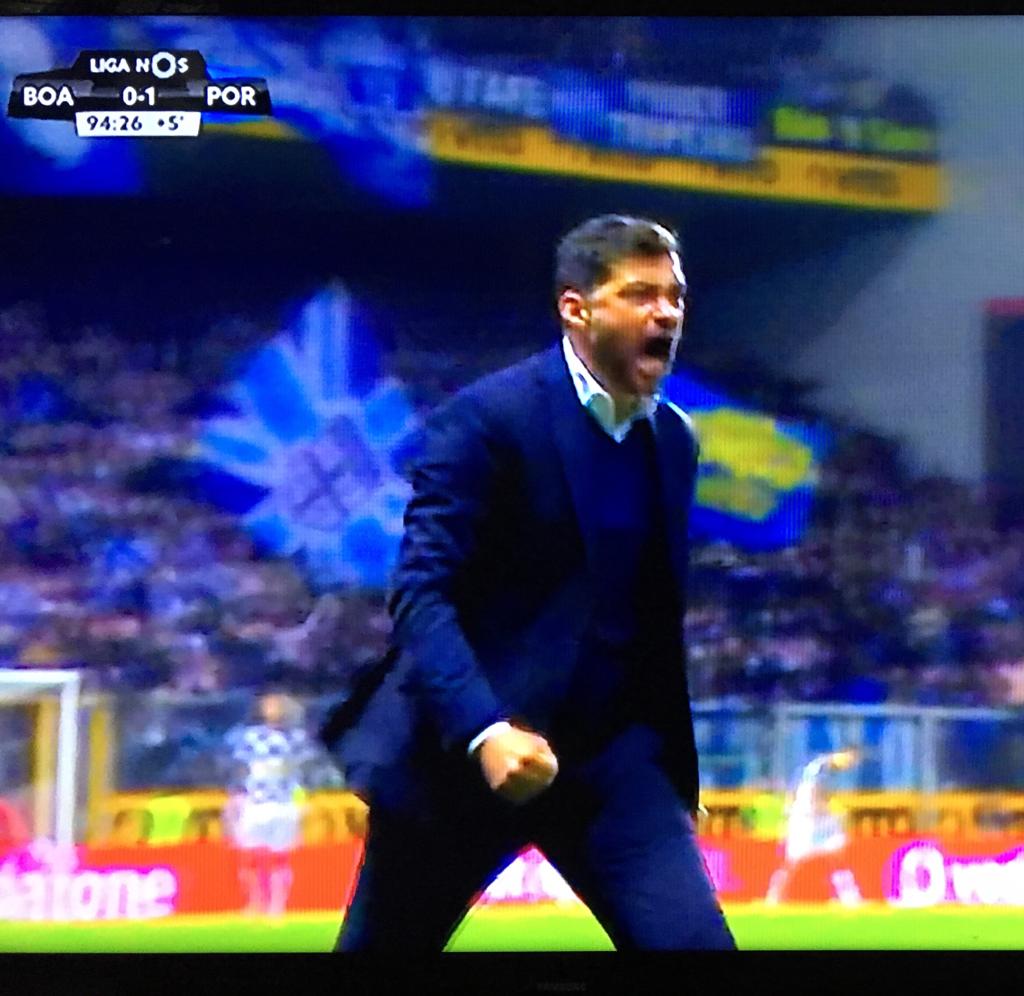 Ser expulso por festejar assim ao fim de 90+5 de massacre na batalha do Bessa? Futebol é emoção, e ontem deixei-me contagiar. Não estava na missa, estou na caminhada para ganhar o campeonato. Nós, no @fcporto, temos um objetivo bem definido: reconquistar o título que é nosso.