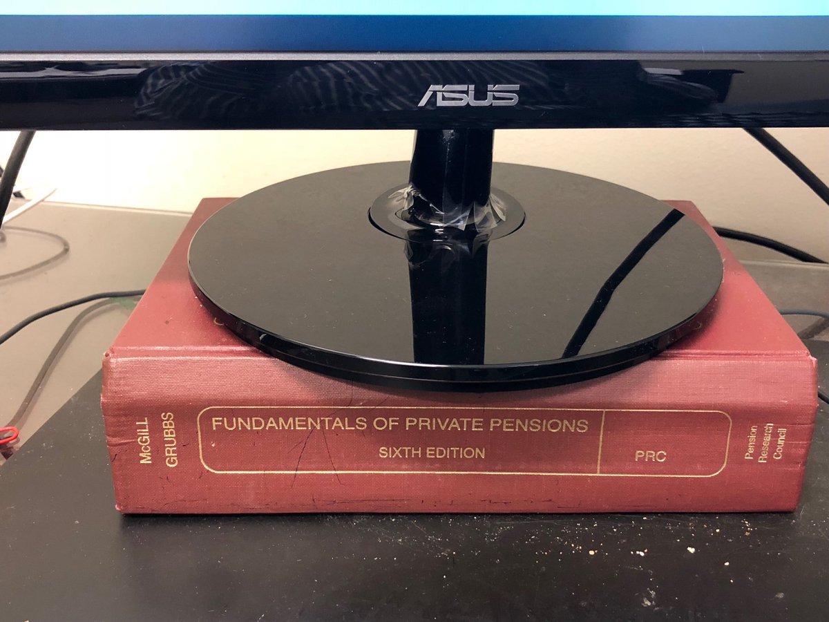 DanSkwire's tweet image. New monitor. Same stand. #Actuaryproblems