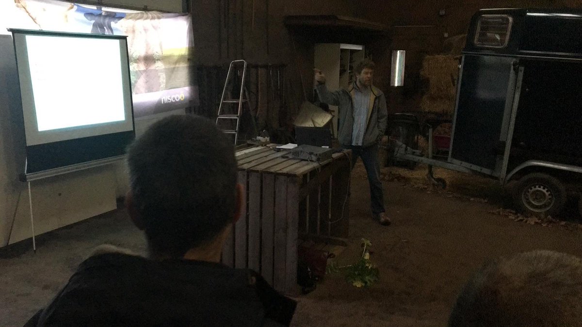 Vanmiddag bijeenkomst bij bestuurslid Detmer in samenwerking met <a href="/JannyPeltjes/">Janny Peltjes</a> over een andere kijk op bodembeheer, juist nu! Veel belangstelling!