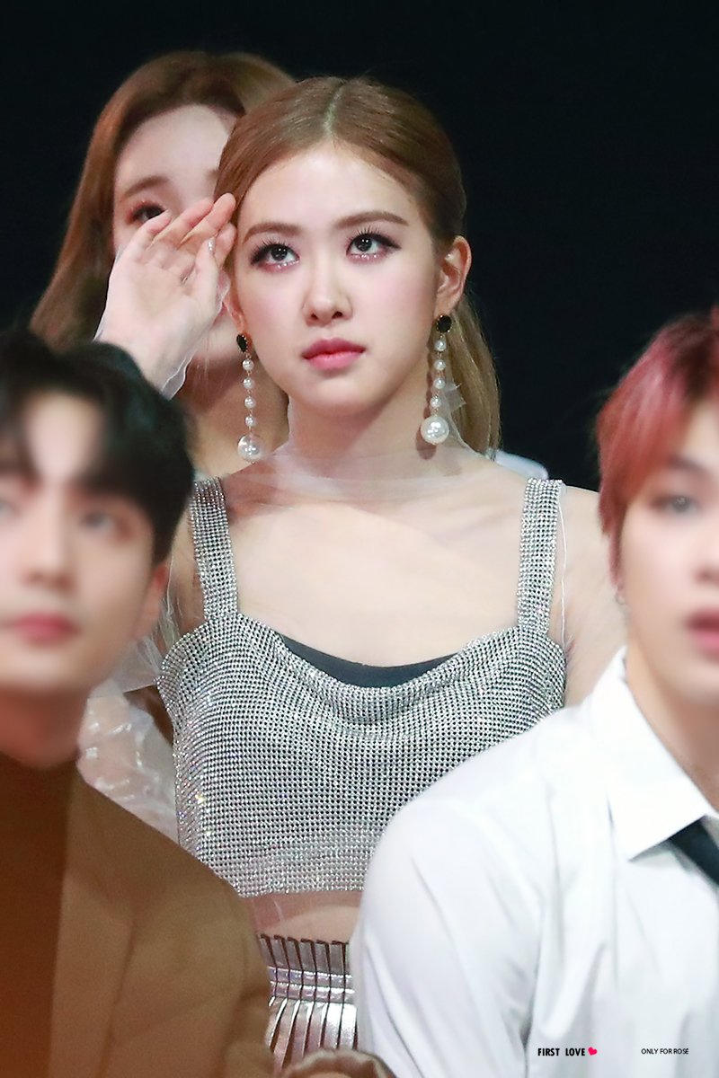 firstlove_rose's tweet image. 181201  MMA
 
예뻐...귀여워...
시상식 채영 최고야.. 😭

firstlove-rose.com/bbs/view.php?i…

#블랙핑크 #로제 #BLACKPINK #ROSÉ