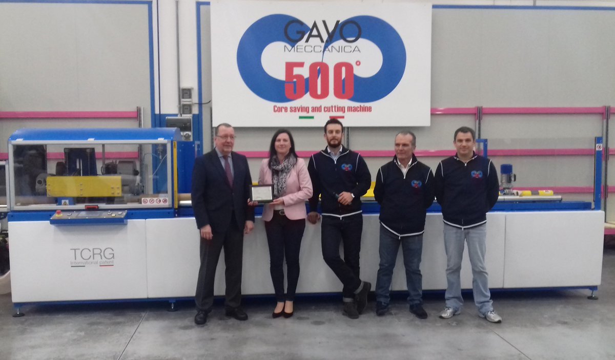 MacPlasMagazine's tweet photo. In 200 per i festeggiamenti. 500 macchine vendute da #GavoMeccanica https://t.co/w8wneIsgOe #MacPlas #TCGR #Rommelag https://t.co/ISgX1tHgPp