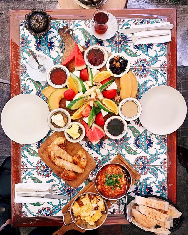 teafortammi's tweet photo. A family who eats together, stays together. 😂 brunch spread with the cuz @kailinyang while she was in Sydney! This was $25 per person at @ferah_cafe_restaurant, and it was a crazy amount of food. Definitely need more stomachs to help us! So fresh and delish though - the mene… https://t.co/JifHN7fcTF
