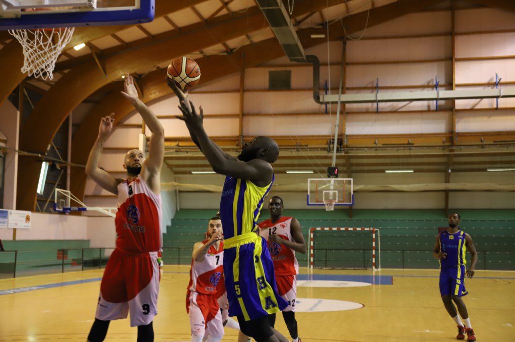 villepoissy's tweet photo. Les résultats sportifs du week-end à #Poissy : alors que les joueurs de l' @AsPoissyFoot ont perdu le derby contre Mantes, ceux du #PoissyBasket ont remporté un précieux succès en vue du maintien. Les joueuses de #PoissyVolley continuent leur sans faute.
https://t.co/qZoF9SKLtK https://t.co/IFzRjy8HYK