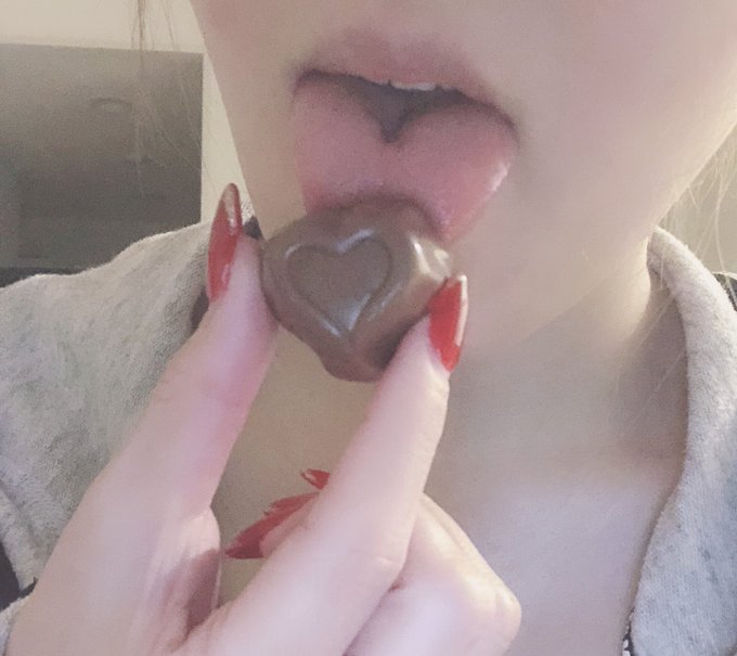 一個だけ食べる🍫 https://t.co/EqKvurD0T2