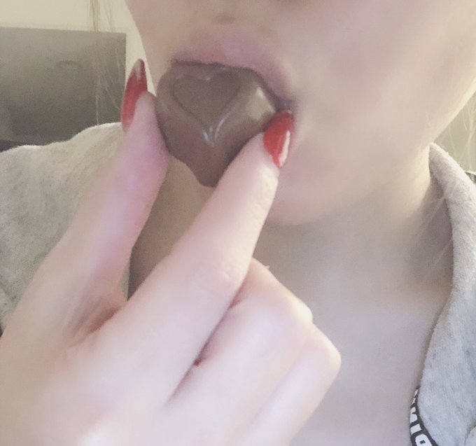 一個だけ食べる🍫 https://t.co/EqKvurD0T2