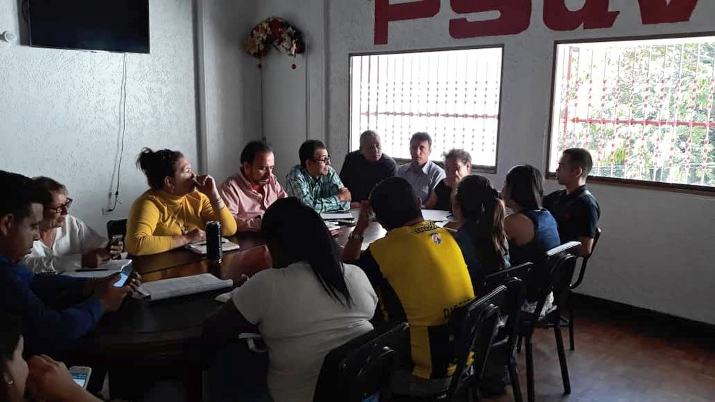 #PlanNavidadesFelices Desde la sede del <a href="/PartidoPSUV/">PSUV</a> en reunión del comando de campaña rumbo a la gran victoria del 9 Diciembre. Hasta la victoria siempre. <a href="/FreddyBernal/">Freddy Bernal</a> <a href="/JuntosXTachira/">Protectorado Táchira</a>