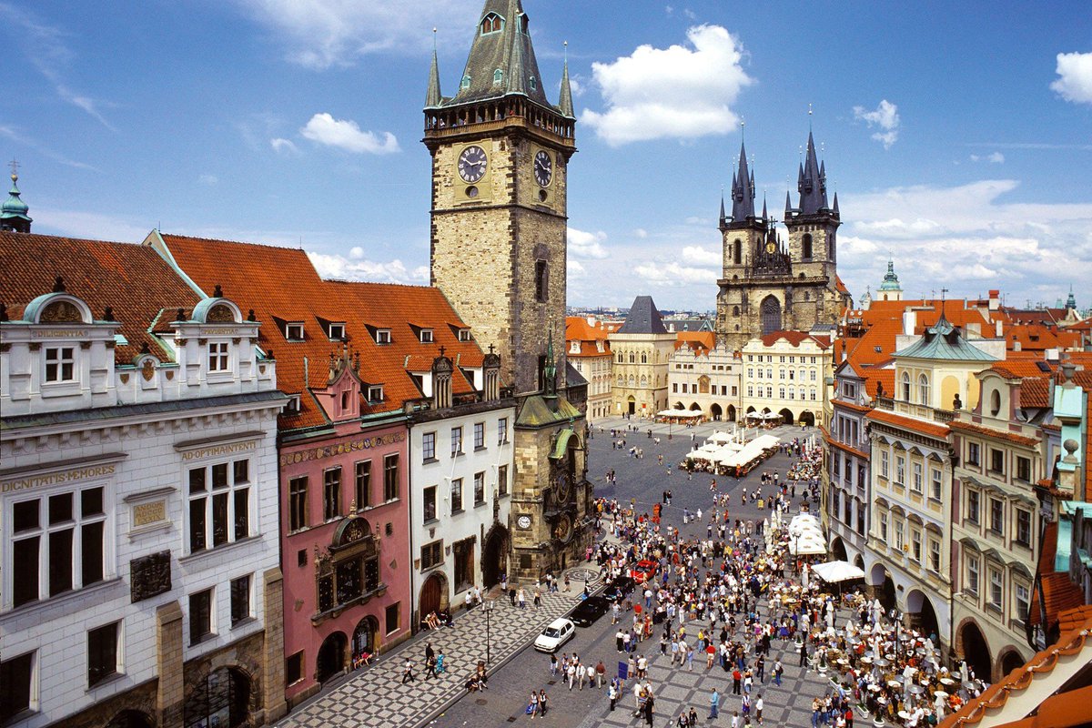Onze developers Thomas en Robin zijn vorige week naar een pre-sales training geweest bij Quadient in Hradec Králové (Tsjechië)! Ze kregen o.a. uitleg over de nieuwste producten van Quadient zoals Scaler, Customer Journey Mapping, en Omni-Channel Delivery. Een leerzame week!