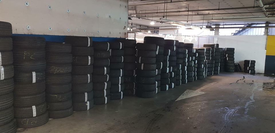 ExtremePraona's tweet photo. Vrijeme je za vulkanizaciju!! ππππ¨οΈβοΈβοΈ
#autopraonicaextreme #vulkanizacija #gume #zamjenaguma #zimskegume #snijeg #tires #replacementoftires #wintertires #snow #snowing #cars #goodbyeautumn https://t.co/p1RceW9vYH