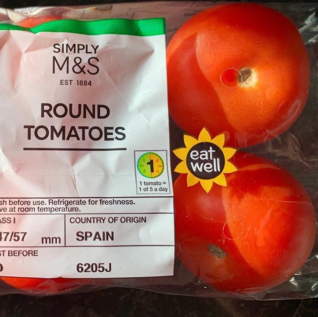 10minuteshop's tweet photo. Good to know @marksandspencer, ‘cos those triangular ones were hard to swallow. 😯😆👍 #statingtheobvious https://t.co/8Z6TjLLSLU https://t.co/c16bGO54TV