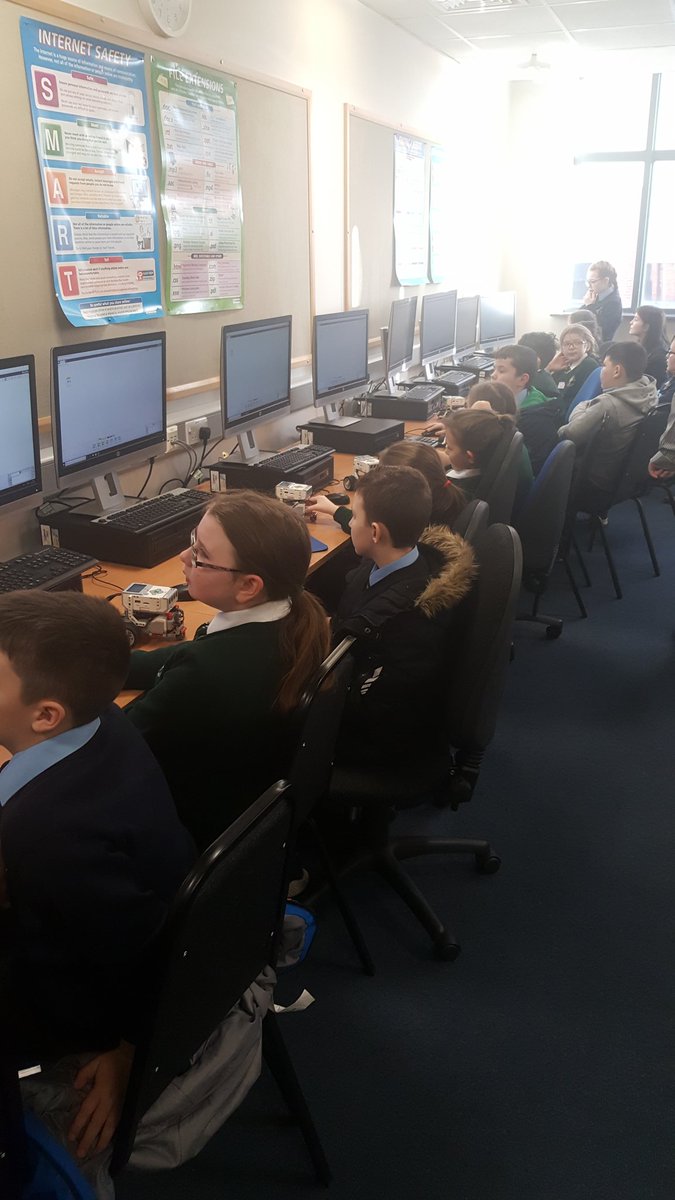 nwrc_college's tweet photo. First #HourOfCode workshop in full swing. School pupils really enjoying the activities. https://t.co/upZPYvNzvR