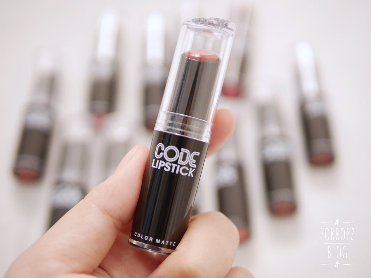 porropz_blog's tweet photo. Code Color Matte Lipstick ลิปสติกเนื้อครีมแมท นางเม็ดสีดี ทาง่าย เนื้อลิปลื่น คนปากแห้งทาได้เน้อ มีตั้ง12สี วางขายแค่แท่งละ 99บาทเอ๊งง #ไว้รีวิวห้ามขายของโว๊ย #howtoperfect #codecosmetics #รีวิวลิป #ถูกและดี #ใช้จริงรีวิวจริง https://t.co/86qgszwxqj