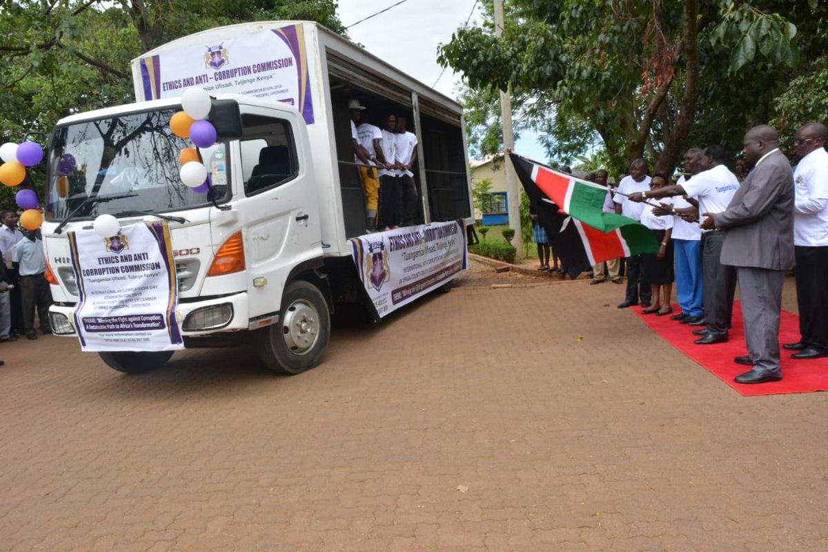 Gov_Ottichilo's tweet photo. Flagged off @EACCKenya public sensitization Caravan to sub-counties in commemoration of International anti-corruption day to be held on 9th December 2018 in Vihiga County Themed: Winning the fight against corruption; a sustainable path to Africa's Transformation. https://t.co/uYNRkw9VUS