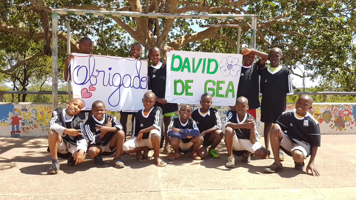 Gracias al material que nos ha donado @D_DeGea estamos impulsando diferentes actividades deportivas con los niños y jóvenes huérfanos de Casa do Gaiato de Maputo, en el sur de Mozambique. ¡Muchas gracias David!