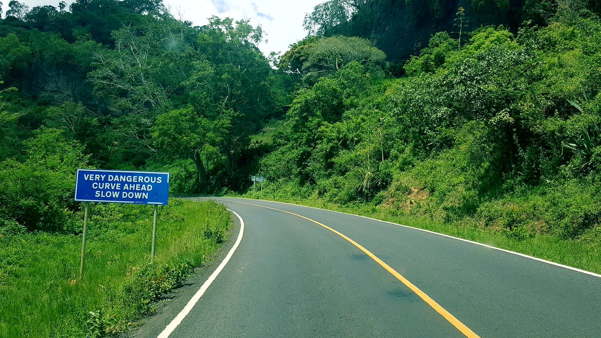 mohammedhersi's tweet photo. Benchmark in caring for road signages goes to Taita Taveta 👏👏👏. Vandalised signages means exposing motorists &amp; pedestrians to danger.  Thank you @KeNHAKenya . We want the same road marking on Dongo Kundu Phase 1. @JamesMacharia_ @KTF_Kenya @Sambojagranton @MajalaMlagui https://t.co/8RtpPHIwUf