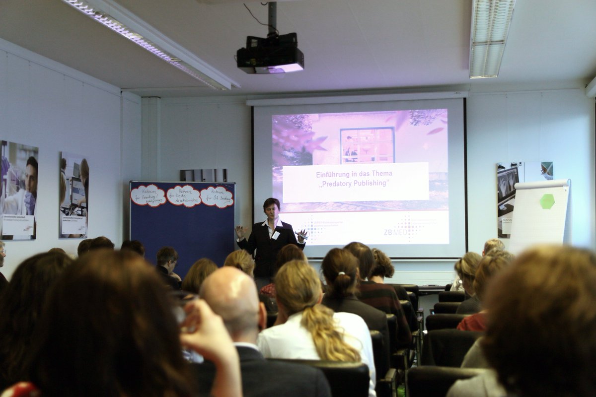 ZB_MED's tweet photo. Gerade findet der Vernetzungsworkshop zu #Predatory_Publishing von #PUBLISSO bei @ZB_Med statt. Es geht ua darum, Richtlinien zur Überprüfung von Zeitschriften zu finden: https://t.co/mX3fZMHyBm https://t.co/KK8N400xKw