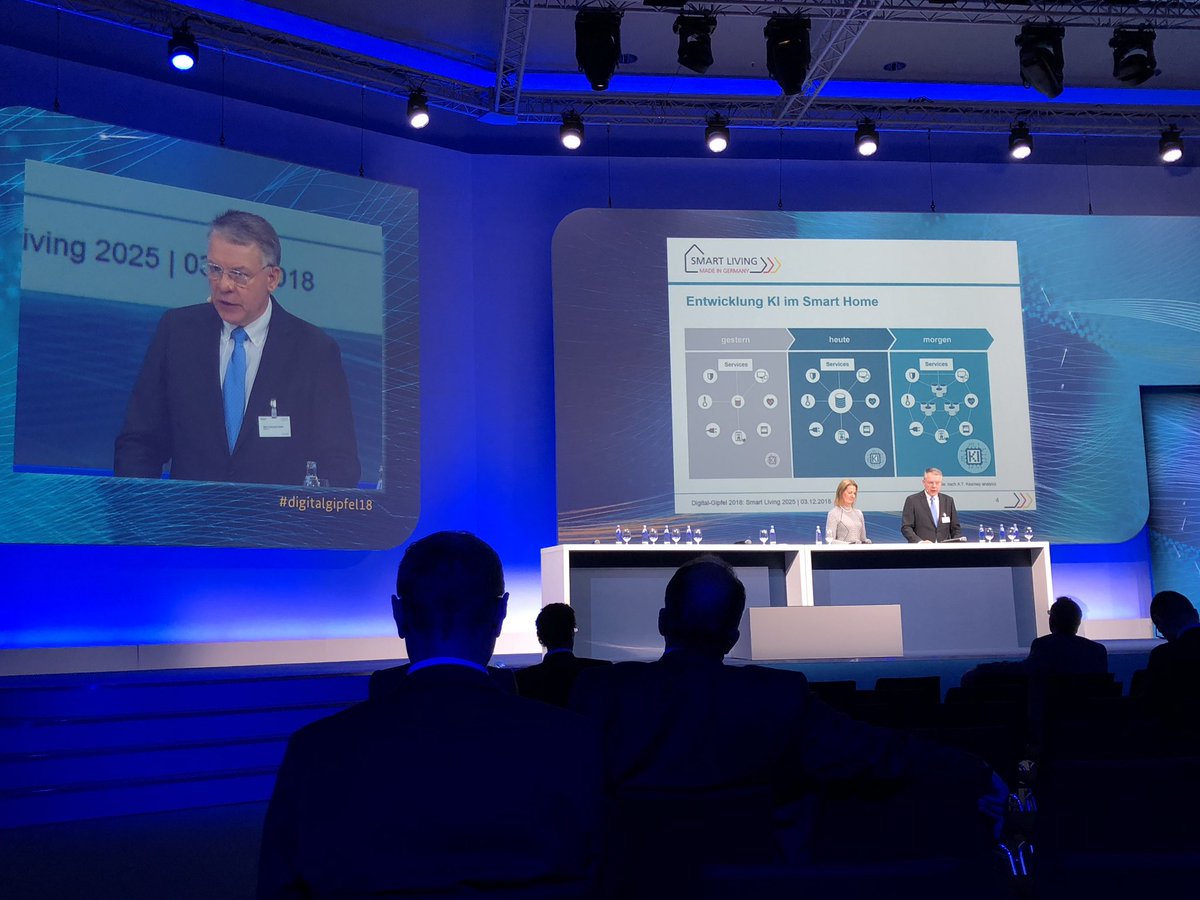 digital_kmu's tweet photo. Heute in #Nürnberg beim #DigitalGipfel18 der deutschen Bundesregierung 💻📱Spannender Austausch zu Themen wie #KI, #SmartLiving, #Digitalisierung und #DigitaleTransformation 💡 https://t.co/FVwzIZtLpz