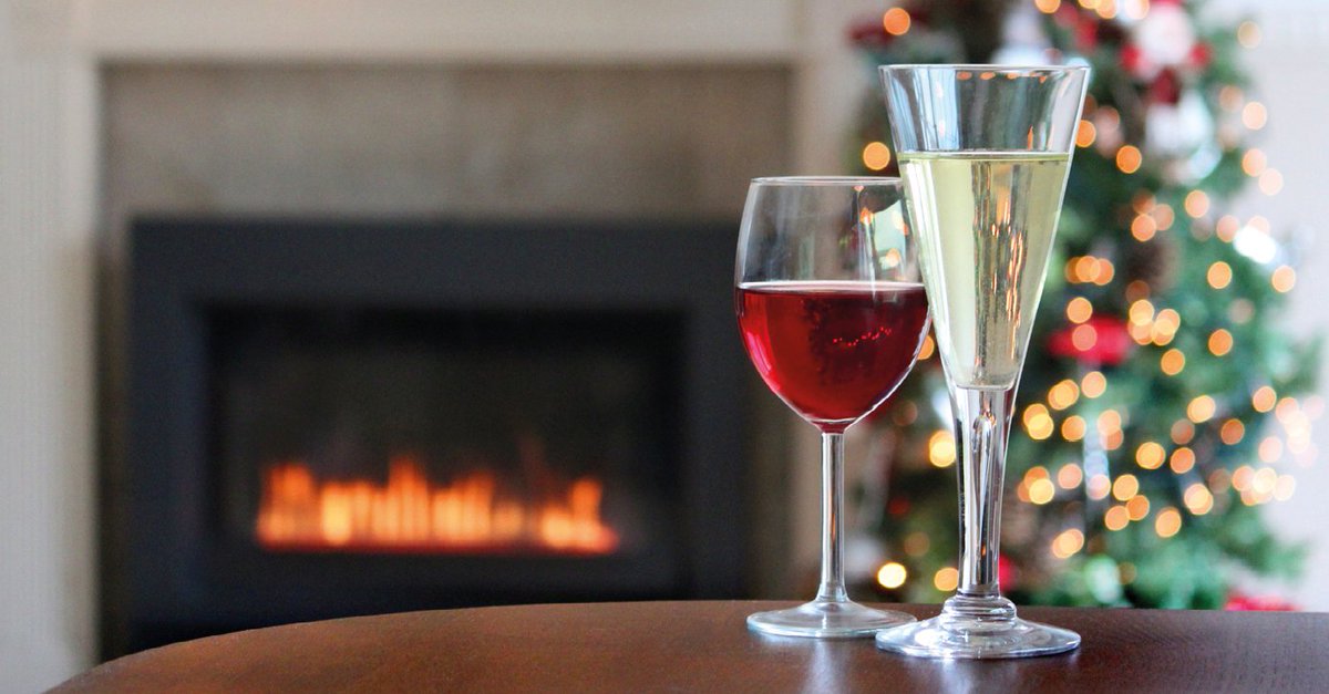 Wijnmans_BV's tweet photo. Uitpakken met goede #wijn tijdens het diner met kerst, oudejaarsavond of nieuwjaarsdag. We vertellen welke wijnen hier geschikt voor zijn. 🍷🎄https://t.co/FtXygQddix https://t.co/rOoBMuFBfg