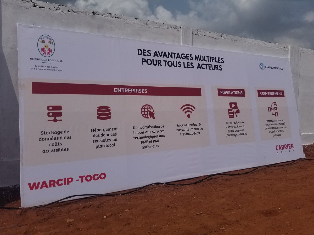 NumeriqueTG's tweet photo. Le Chef de l'Etat SEM @FEGnassingbe procède ce matin à la pose de la première pose du #CarrierHotel, un centre de données #DataCenter et de colocation dont le #Togo ambitionne de se doter. Le projet porté par le #MpenTogo et financé par un prêt de la @Banquemondiale. https://t.co/17LLNZavkc