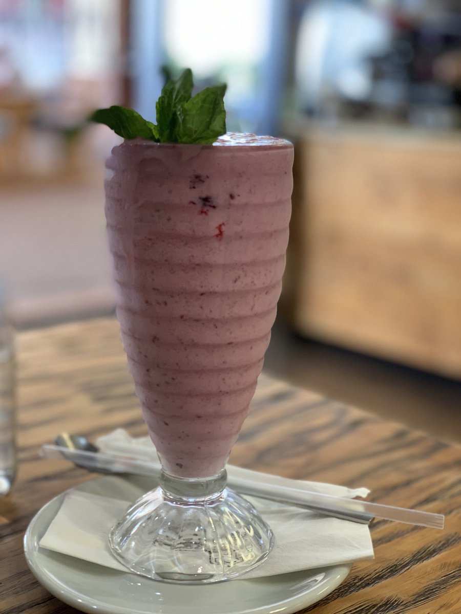 audas_vanschoor's tweet photo. Wrapping up Monday Morning @cupocafe with a #ProteinShake 🥤

#Healthylifestyle #Summer  #BerryBlend #GetYours  #Drinks #Monday #Motivation  #Lifestyle #Healthy #Fitstop #Avsfitness #AvsActive #SugarFree #Day3 https://t.co/Ylhh5EaWiz