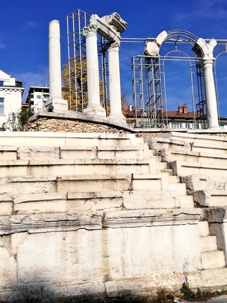 VagaBobTravel's tweet photo. More time traveling 👣 🕰️                    (guess you can take that either way 😉😁)
#starazagora #romanforum #thracian #beroe #roman #byzantine #augustatrayana #ottoman #romanstreets #ancienttheatre 
#anotherfascinatingfind 
#walkthroughtime 
+ #spendmoretimetraveling 😉 https://t.co/n0ZtuPW70j