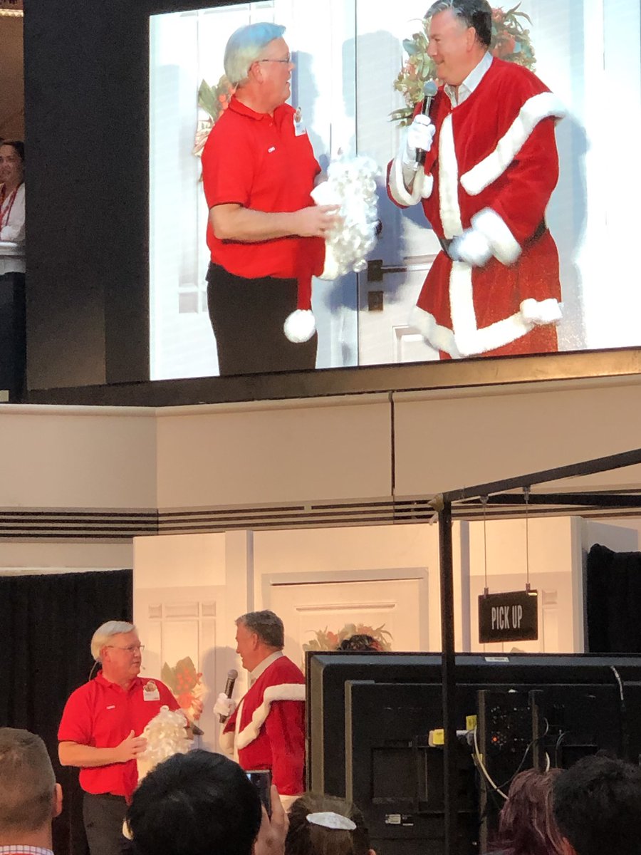 PatBarbaro's tweet photo. It’s not everyday that Eddie McGuire turns up as Santa at your workplace! Retailers definitely know how to put on #christmas @Coles https://t.co/PbKHggM9k6