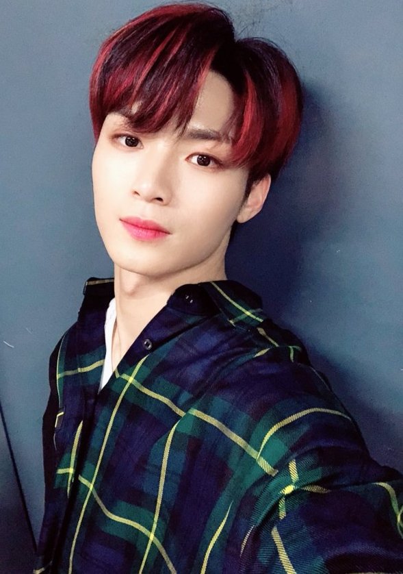 incle96pp's tweet photo. ร่างหนา กับ ร่างบาง ของช้านนนน 😍😝🤗 #Gyeomhun https://t.co/k7hEl34c36