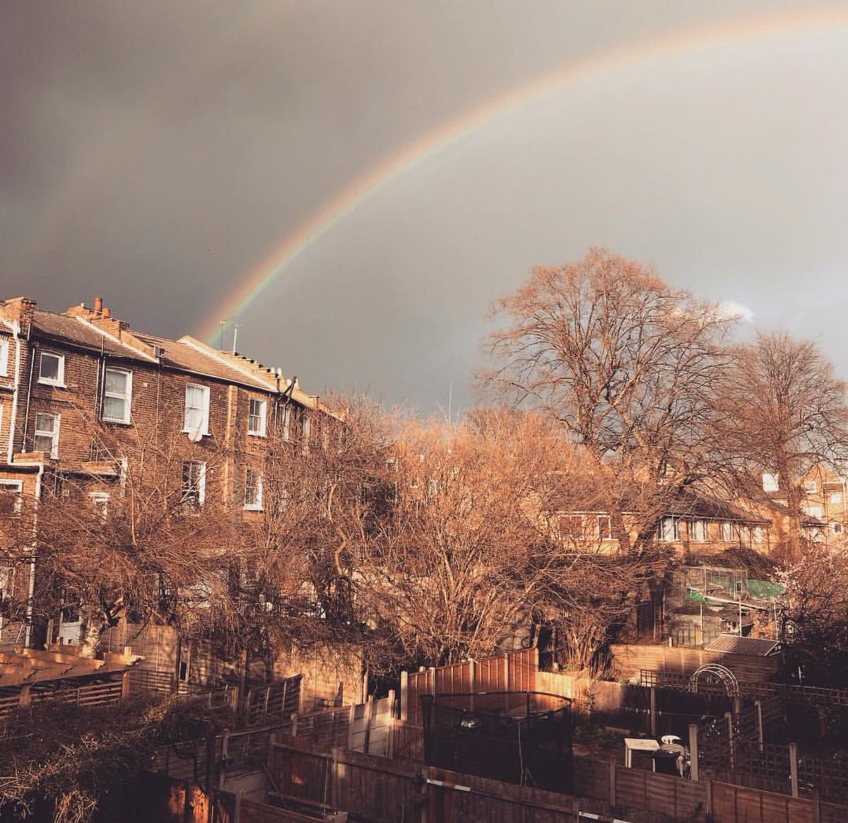 LaMelaHackney's tweet photo. Even #MondayGloom has its beauties! One just has to open their eyes! 🌂🌈❤ #London #Hackney #Rain #MondayMotivation | 📷 IG: cachoo https://t.co/FqcDaOFz9M