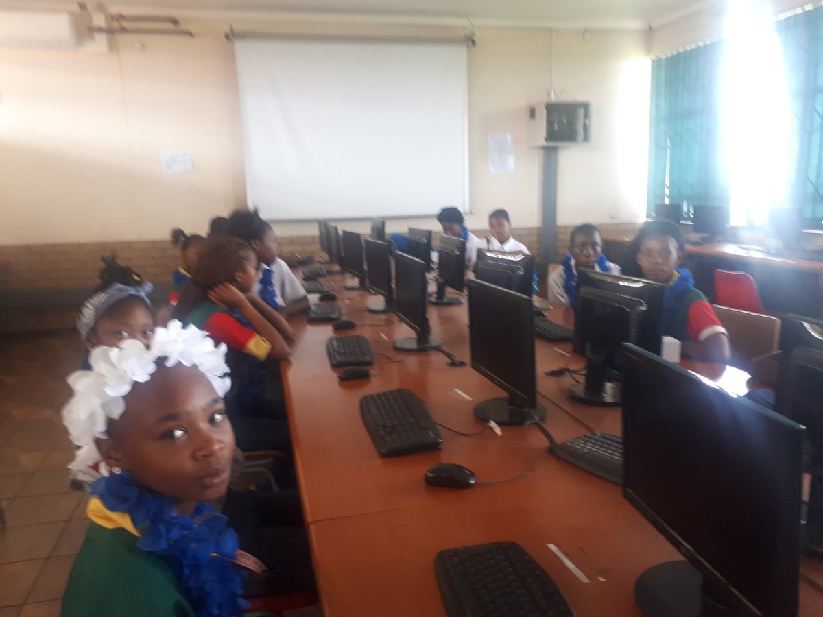 ICTclub_MP's tweet image. DigiGirlz celebrating the #CS #CSeduWeek #DigiGirlz #HourOfCode in session at Greendale Combined School