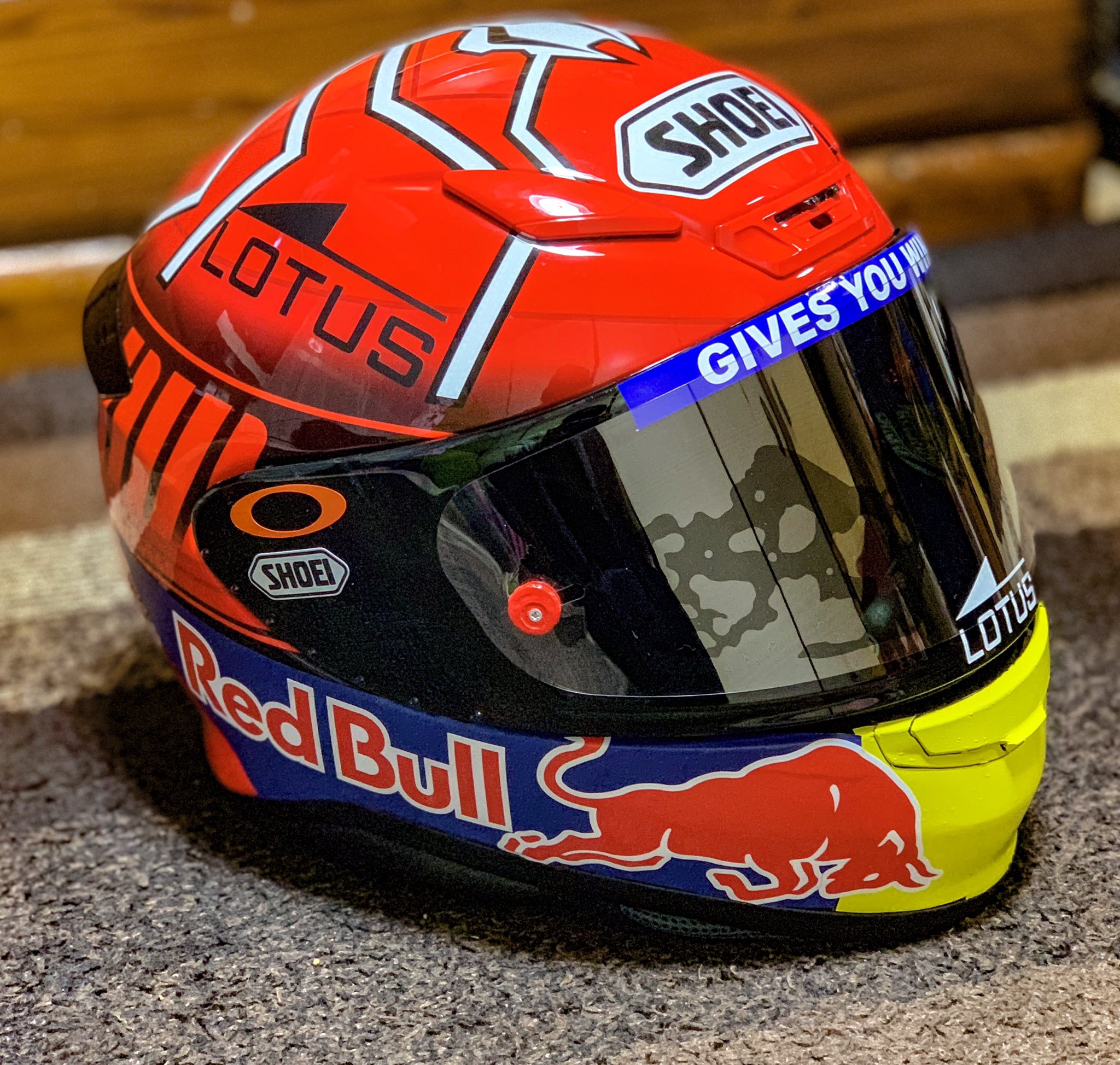 SHOEI マルケス7 　フォトクロミックシールド付属　 レッドブルステッカー SHOEI Z-7マルケスをカスタマイズ | のびのびざんまいのブログ