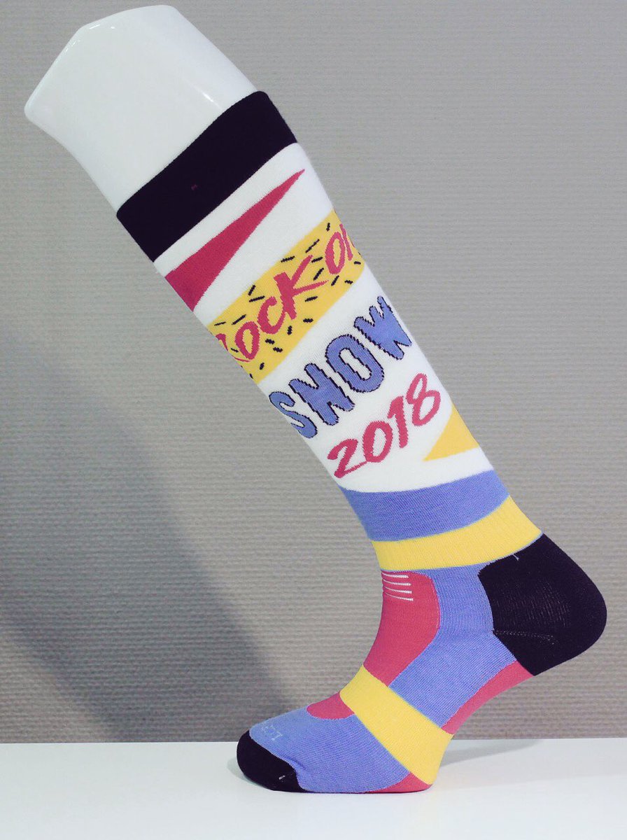LikeThatEvents's tweet image. Voici le fruit de notre collaboration avec @LCF_Chaussettes pour marquer les 10 ans du Rock On 🤘🏼 À retrouver à @AvoriazTourisme à l’occasion du Rock On Snow du 14 au 16 Décembre 2018. + d’infos rockonsnow.com