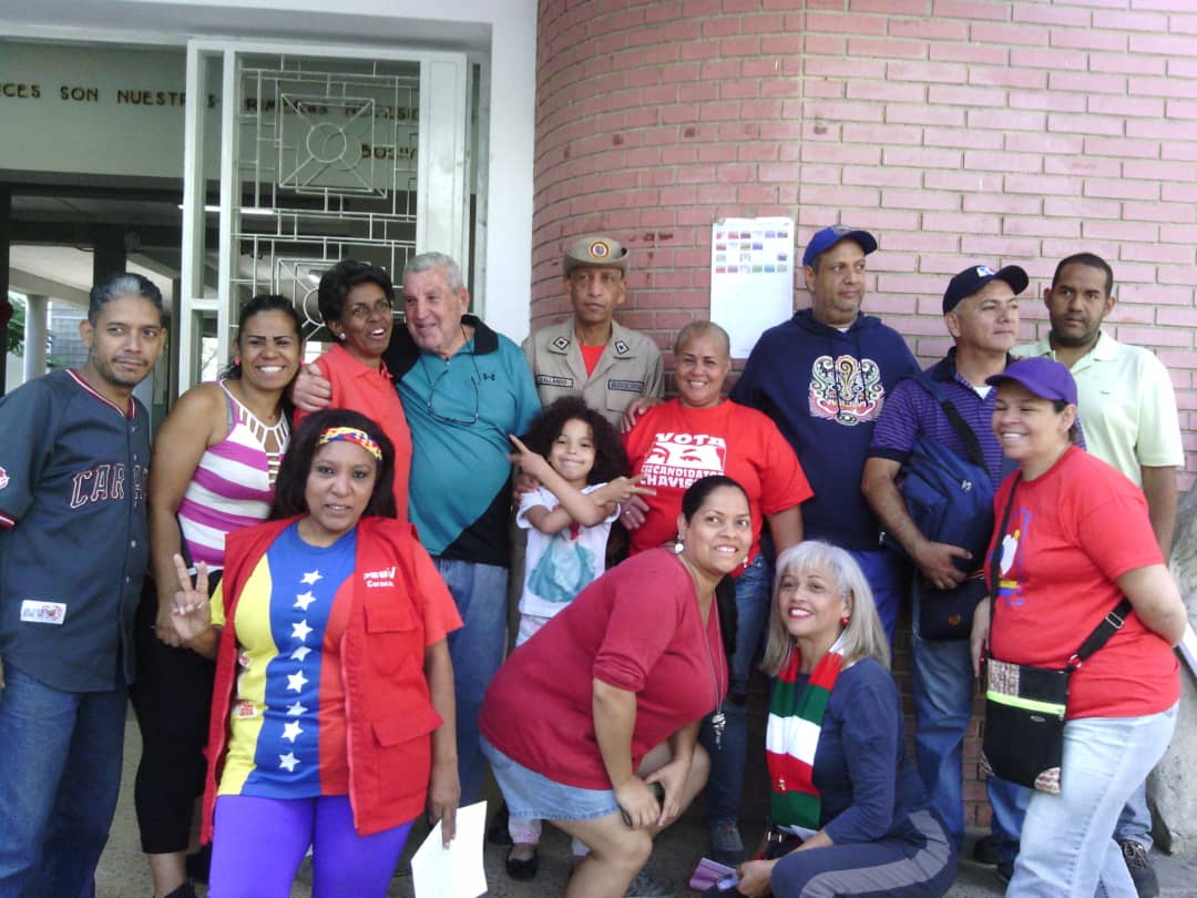 patriazPSUV's tweet photo. la #ParroquiaLaCandelaria activa en el simulacro electoral del #PSUV donde contamos con la presencia de la calaldesa @ErikaPSUV en el Colegio Andres Bello y la comunidad alegre asistió a la actividad @NicolasMaduro @taniapsuv @CestariGDC #SoyClap #SoyComunicadorClap https://t.co/VH2pE81qeP