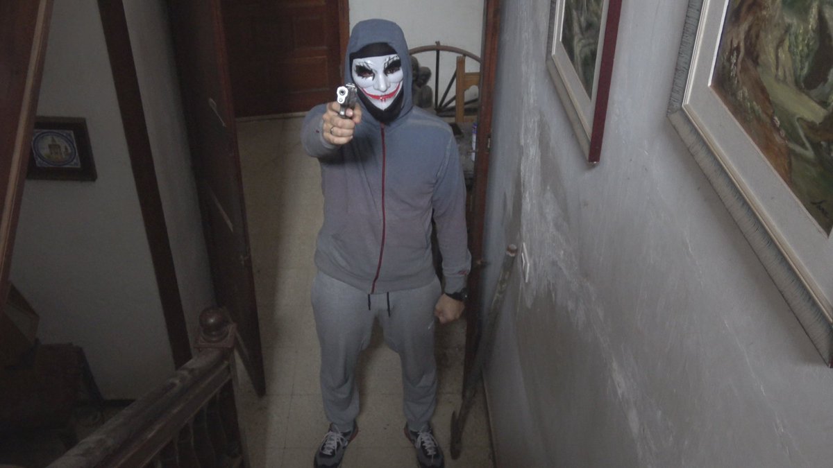 YoumanintheDark's tweet photo. No se pierdan el vídeo de hoy! 🤪👻👽☠️ https://t.co/1uxkTVtdj5
