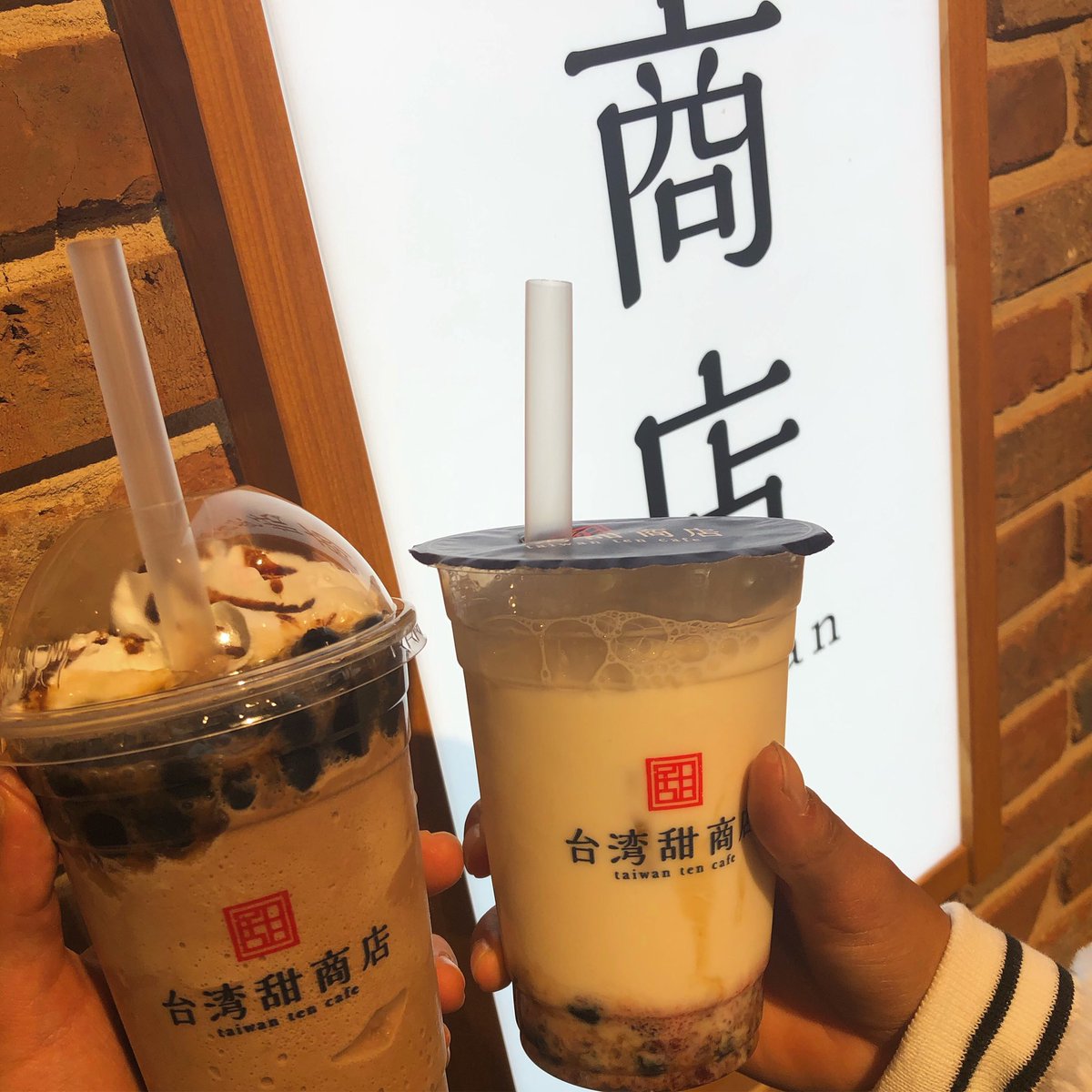 a__yane03's tweet photo. （昨日の出来事）

タピオカ族
やっぱ台湾美味しかった！✌️🏻
でもタピオカの大きさ絶対違う！😂😂

次はひらパーのイルミネーション！

またポイント貯めに台湾いこ！！！笑
ゆいの写真が増えた！🤭 https://t.co/7Vt6L3XA3v