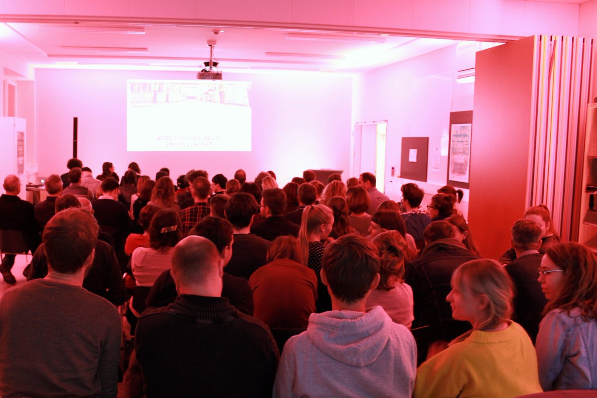 „Zurück in die Arbeitswelten der Zukunft“ lädt zur Gala: Letzten Mittwoch fand im Stadtmuseum Halle unsere Filmpremiere statt 🥂🍾🎉
arbeitszukunft.de/zurueck-in-die…

#ArbeitsweltenDerZukunft #Arbeitszukunft #Wissenschaftsjahr #Wissenschaftsjahr2018