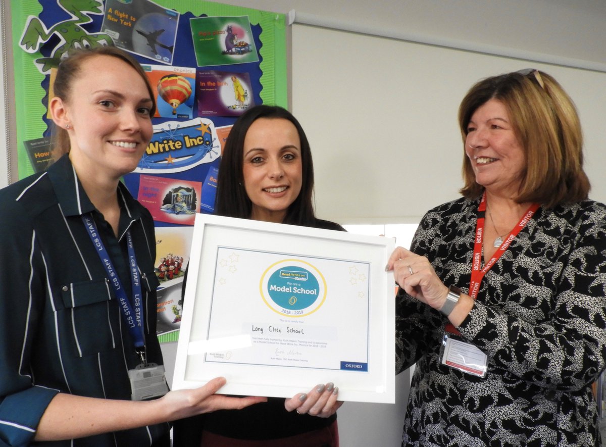 jeansspurgeon's tweet photo. Many congratulations to our newest Read Write Inc model school, Long Close School in Slough @LongCloseSchool . Everyone there has worked so hard for this and I was honoured to present their certificate. @RuthMiskinEdu @OUPPrimary @CognitaSchools #CognitaWay #LCSInspires https://t.co/u78hD9SYu7