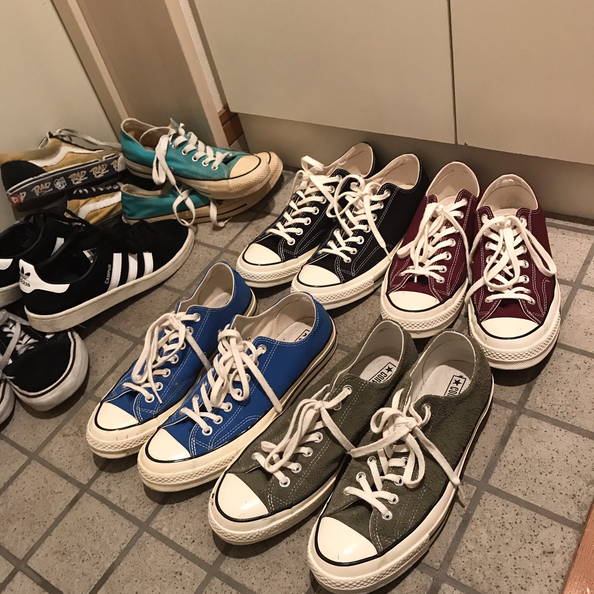 川畑晋也 原宿 美容師 ハイトーンヘアー スニーカーは大好きで中でもこの4足のconverse Ct70は大好きで合わせやすいんだよねー 韓国行くと安いからよく韓国で購入してる Conversect70 T Co Rut0eqxrkm Twitter