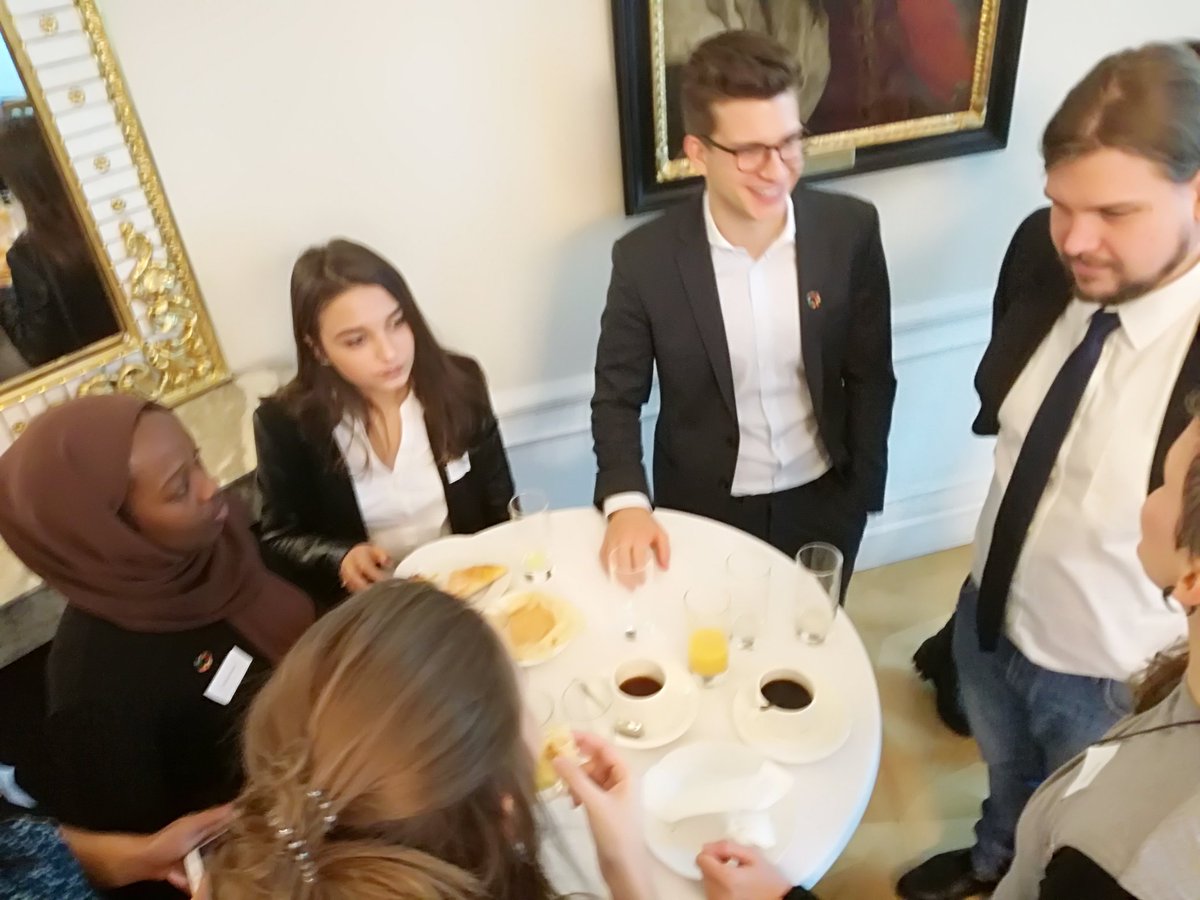 WolfgangMarks's tweet photo. SDG BotschafterInnen aus vielen europäischen Ländern übergeben heute den #ActionRequest mit Empfehlungen zur besseren Umsetzung der #Agenda2030 in Österreich im @bka_at. #Austria4SDGs #SDGs https://t.co/NomnsKyLAB