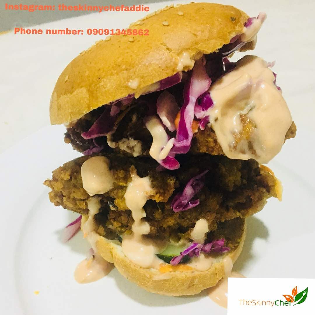 TheSkinnyChef1's tweet photo. New menu item!! Order this delicous fried chicken sandwich,  messy but relish for your work week.  @bustopsng
@NigeriaNewsdesk @Gidi_Traff#theskinnychef #theskinnychefaddie #friedchicken #buttermilk #southernfried #friedchickensandwich #mealdeliverylagos  #MSMEThursdayWithDipo https://t.co/5zHK466O0k