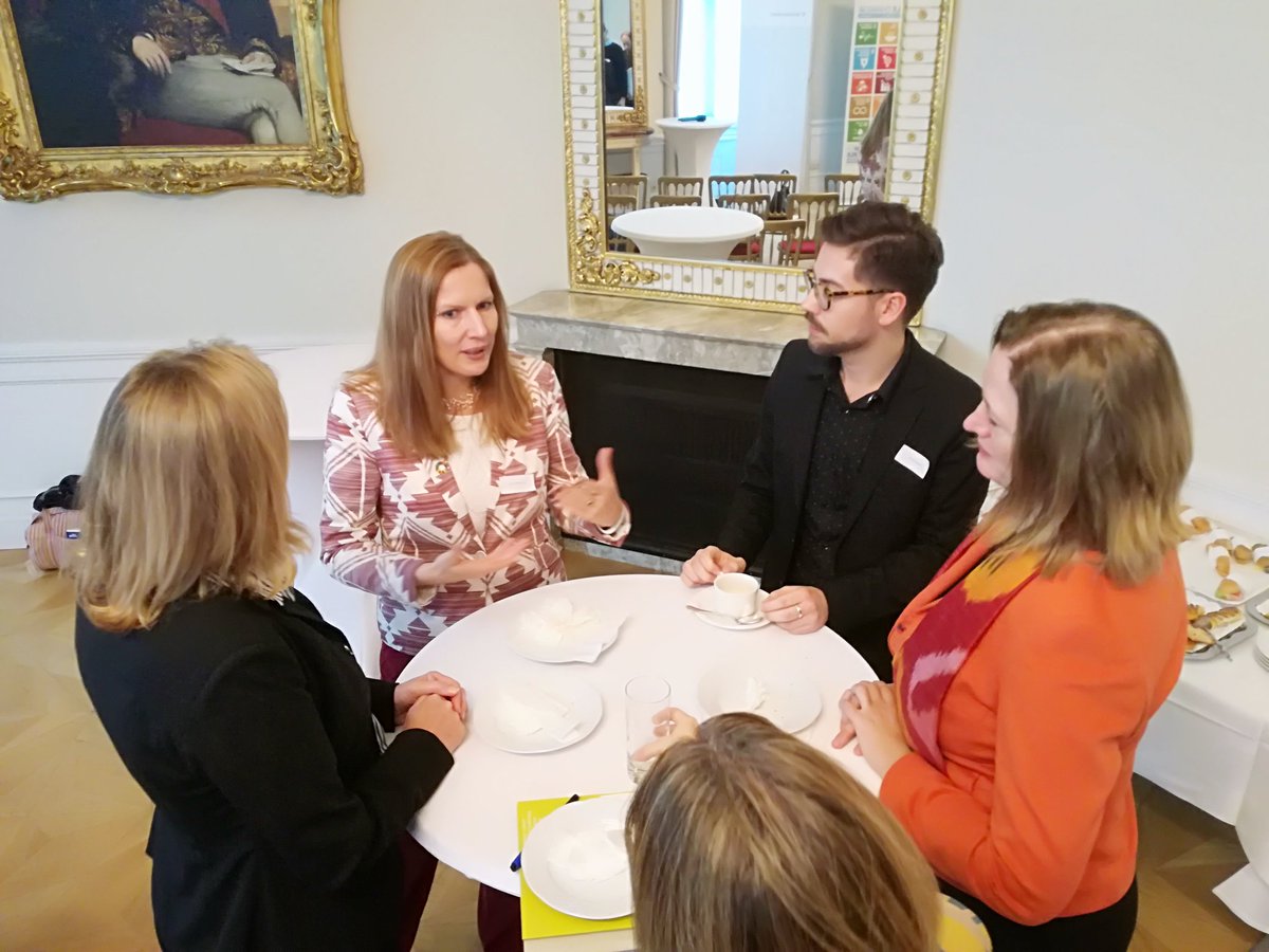 WolfgangMarks's tweet photo. SDG BotschafterInnen aus vielen europäischen Ländern übergeben heute den #ActionRequest mit Empfehlungen zur besseren Umsetzung der #Agenda2030 in Österreich im @bka_at. #Austria4SDGs #SDGs https://t.co/NomnsKyLAB