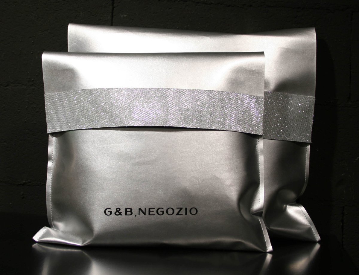 DxG_Packaging's tweet photo. Silver Xmas for @GeBNegoziOnline // #Silver #style #trends #pochette #ecolather #sparkle #glitter #dxgpackaging #luxury #fashion #design #xmas #christmas #packaging #packagingdesign #xmasgift #xmaspackage #xmastime #gebnegozio #gebnegozionline #flero #brescia #luxuryshopping https://t.co/Rt4A2cWfVI