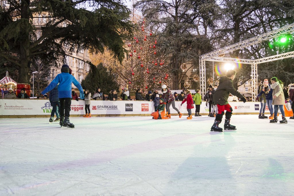 Diverse proposte per bambini famiglie a #Bolzano e nei dintorni. 
Il Mercatino di Natale in piazza Walther e Parco Stazione propone diverse attività per i più piccoli.
>bolzanobozenmagazine.it/node/1770