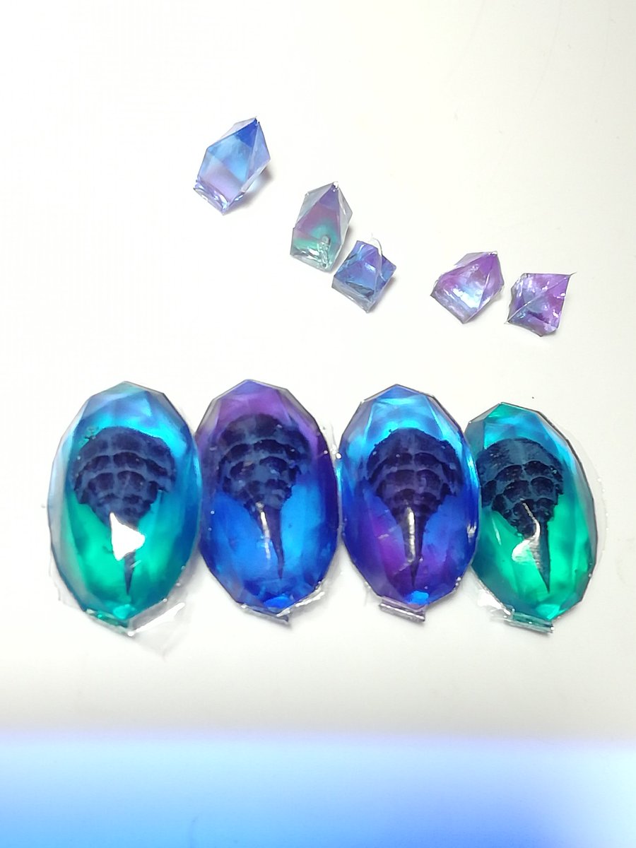 Midoro A Twitter ワンフェス19冬に申請していた モンハンの龍結晶の地にたまに生えてる 青い宝石 が一足先に許諾されていました 一応完成品なのでダメもと申請でございましたけど版元様審査ありがとうございます 中にはカブトガニのような生物が入っておら